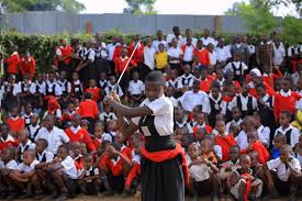 the plsyer is playing the soccer